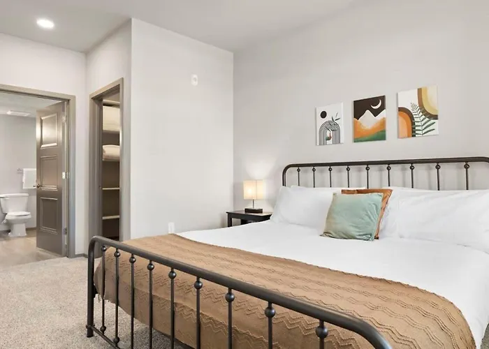 Stunning Westgate Cozysuites By Stadium With Pool 8 Apartment Glendale